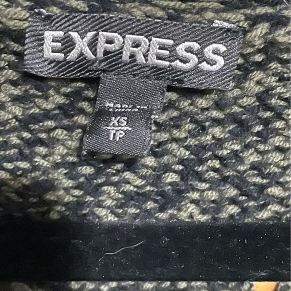 Express Vneck chunky knit sweaters (3) - Picture 7 of 7